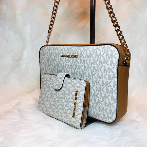 Michael Kors Jet Set Crossbody Vanilla Acorn Set - Picture 2 of 8